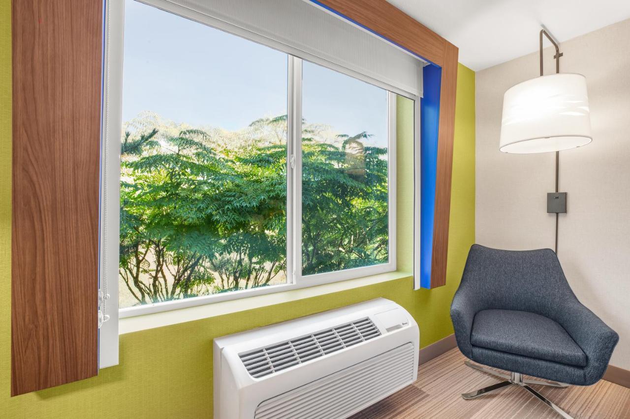 Holiday Inn Express & Suites Tacoma By Ihg Exterior foto