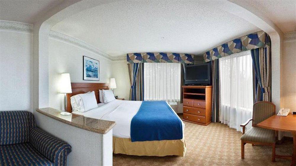 Holiday Inn Express & Suites Tacoma By Ihg Exterior foto