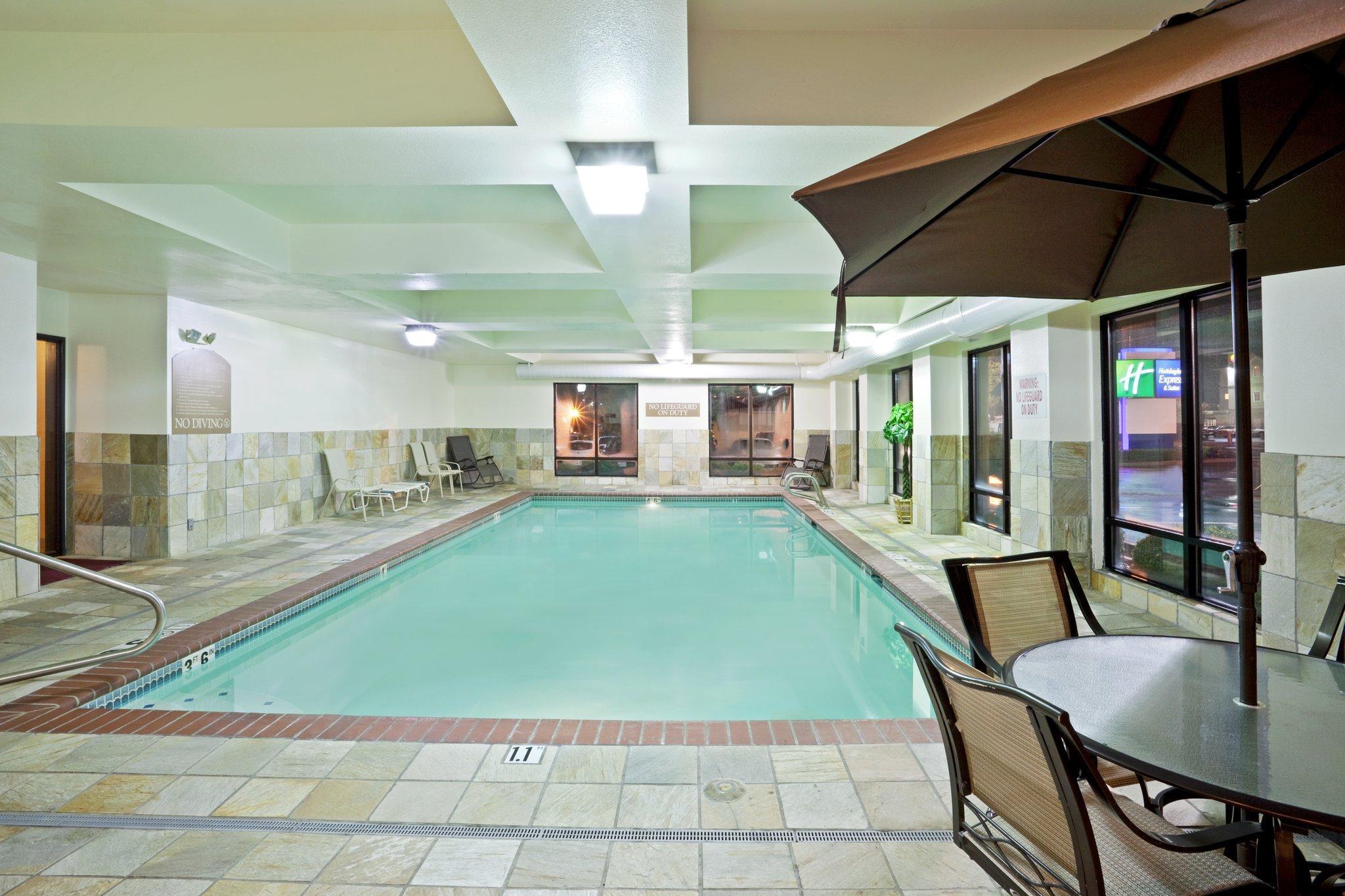 Holiday Inn Express & Suites Tacoma By Ihg Exterior foto